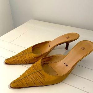 Verá Wang ruched mules!